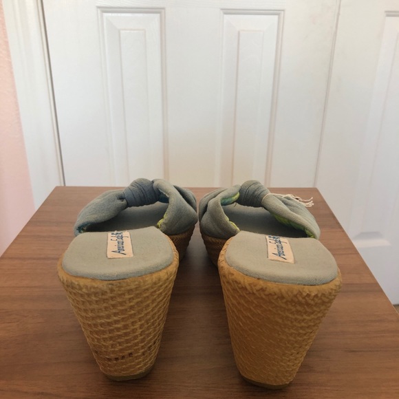 💡 HOST PICK 💡AMERICAN EAGLE | BLUE BOW WEDGES - Picture 3 of 6